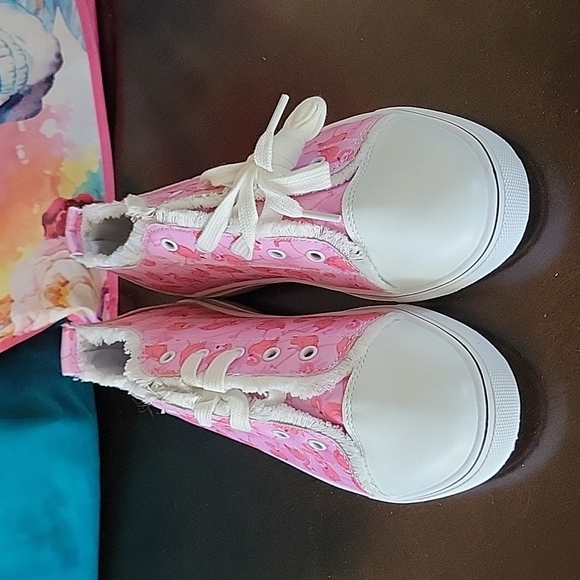 Shoes - Picture 2 of 4